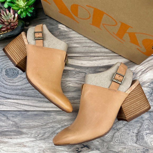 Kork-Ease Shoes - NIB Korks Kork Ease Rayleigh Slingback Block Heel Leather Clogs Natural